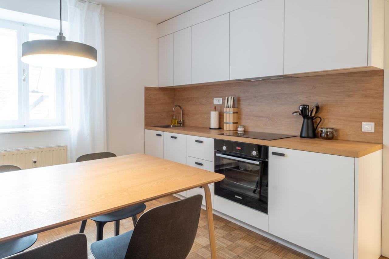 Strict City Apartments Ljubljana Ngoại thất bức ảnh