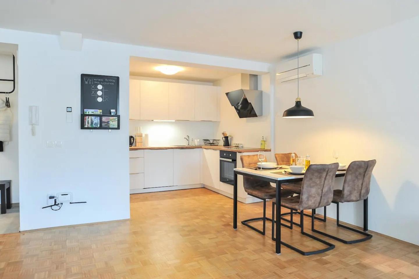 Strict City Apartments Ljubljana Ngoại thất bức ảnh